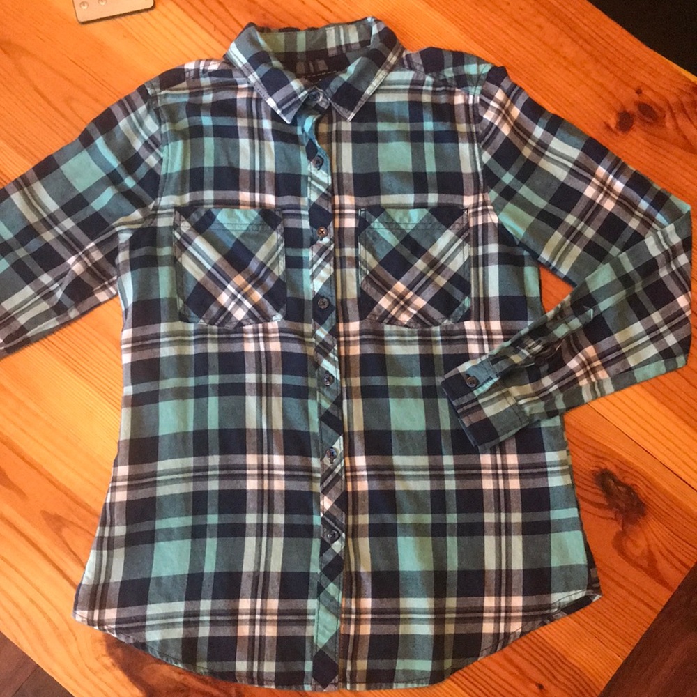 5$ Like New Long sleeve plaid button up